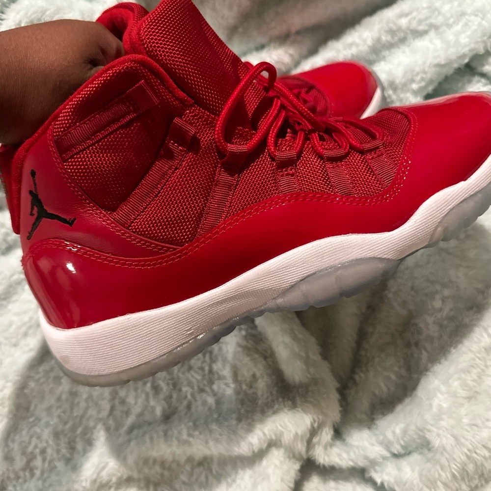 YOUTH JORDANS